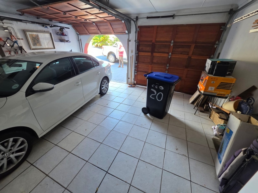 4 Bedroom Property for Sale in Wavecrest Eastern Cape